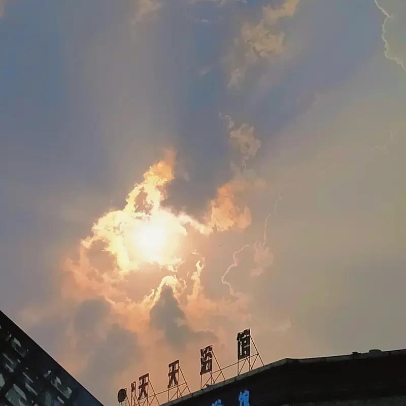 “人的命运天注定”这说法，我不太认同。之前刷到“985硕士送外卖”视频，弹幕都喊