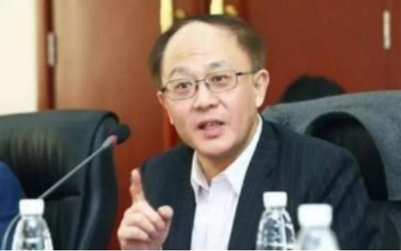 中美“差距”究竟在哪？邱震海语出惊人：“中国辛辛苦苦在14亿人中培养人才，老美是