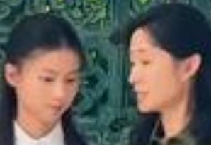 网红七七（本名赵钰琪）与刘敏涛共同出演了家庭生活剧《但愿人长久》。
该剧已于20