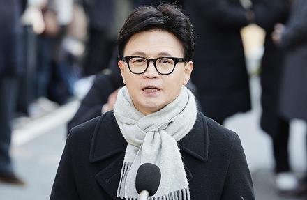 在韩国检方要求判处前总统尹锡悦死刑后，其所在的国民力量党也立即开始清理门户，开除