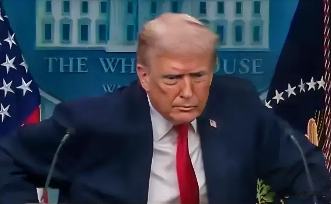 记者:“格陵兰人已经明确表示他们不想成为美国的一部分。”

特朗普:“我还没跟他