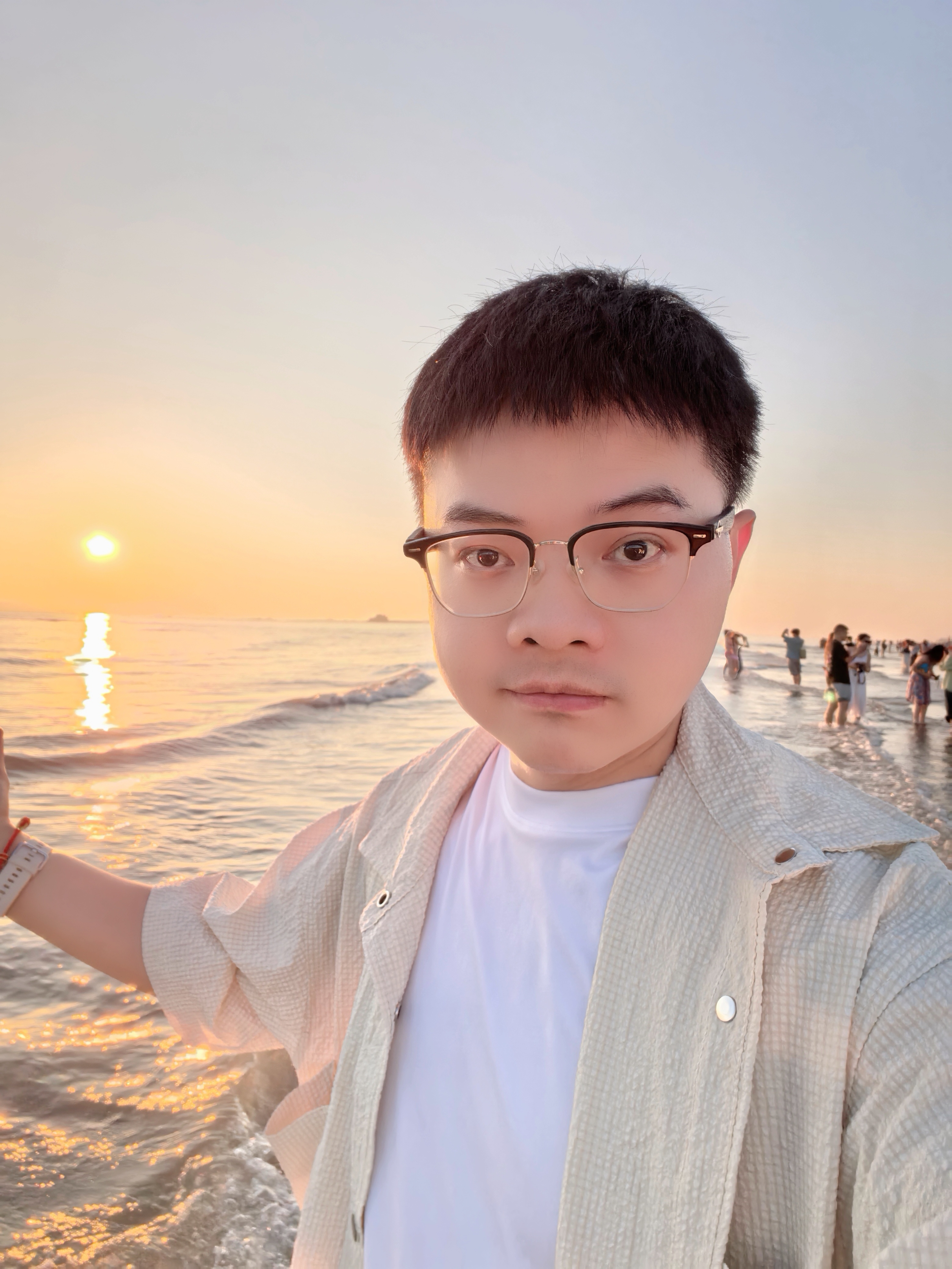 长期熬夜刷手机脸和身体垮了 好了好了知道了，我从今晚开始不熬夜，一定要在12点半