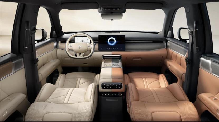 靓女：老公，你上次开夜车遇到路边窜出来的电动车，吓了我一大跳，现在想起来还心有余