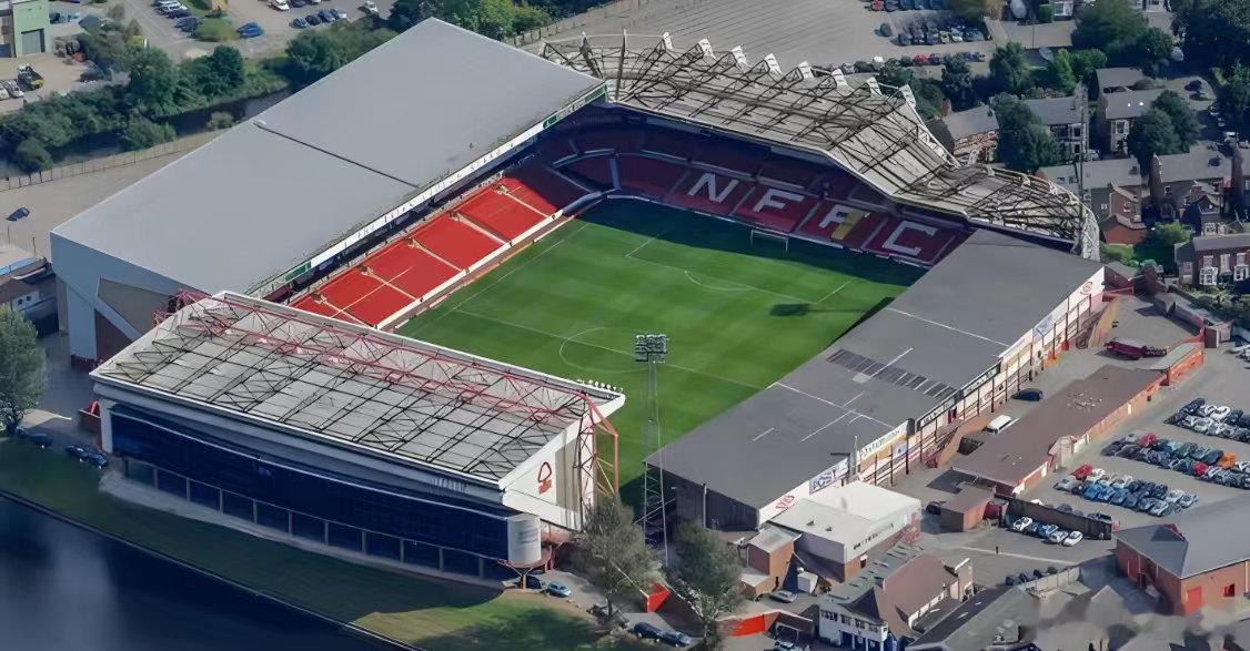 西汉姆联 vs 诺丁汉森林，两队近期状态都较为挣扎，这是一场保级关键战。西汉姆联