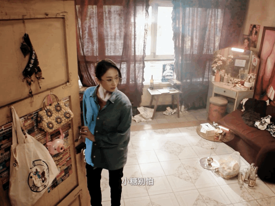 男模的爸逃亡的妈捡来的她 这家庭配置简直是编剧开了挂！男模老爸武力值拉满，逃亡老