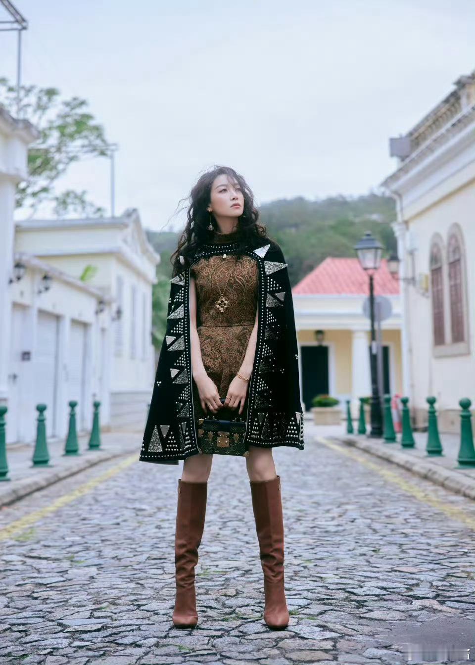 今天妥妥的女主人，不论是造型还是看秀座位，驴牌门面