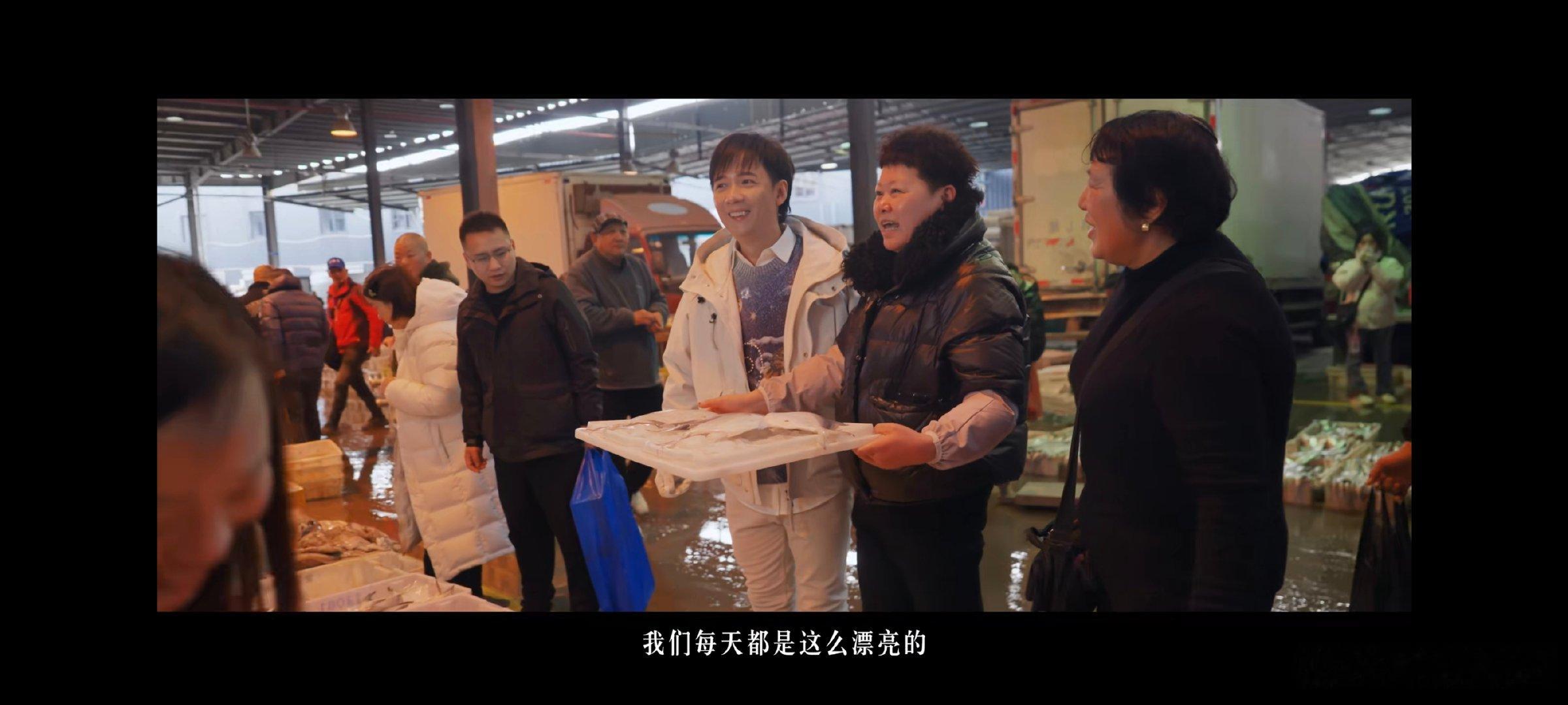 跟着刘宇阿牛打卡台州椒江从精致非遗绸舞到韵味十足的传统越剧，刘宇带着满满的好奇亲
