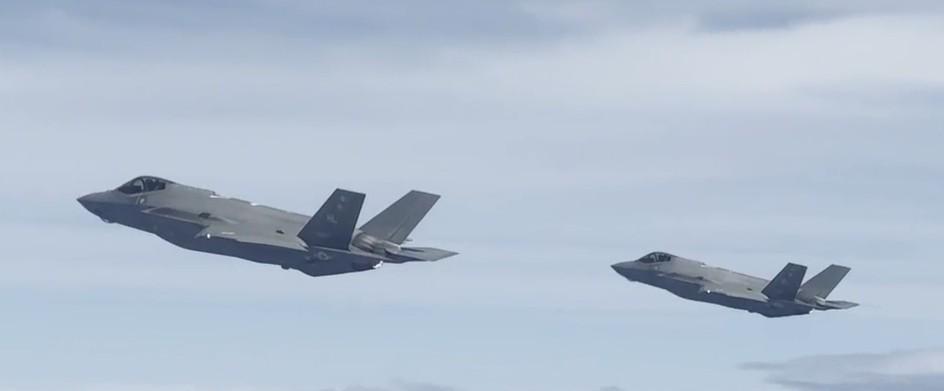 “西太平洋激烈对峙！中俄战略轰炸机遭美军F-35A骚扰，歼-16和苏-35护航！