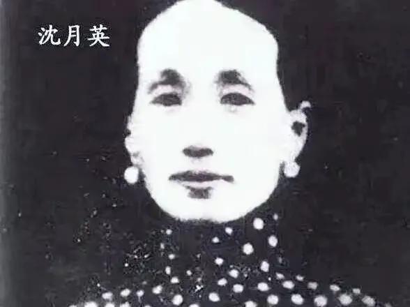 那天夜晚，杜月笙被领到一间屋外，他听到里面传来男欢女爱的声音后瞬间冷脸，随后攥紧