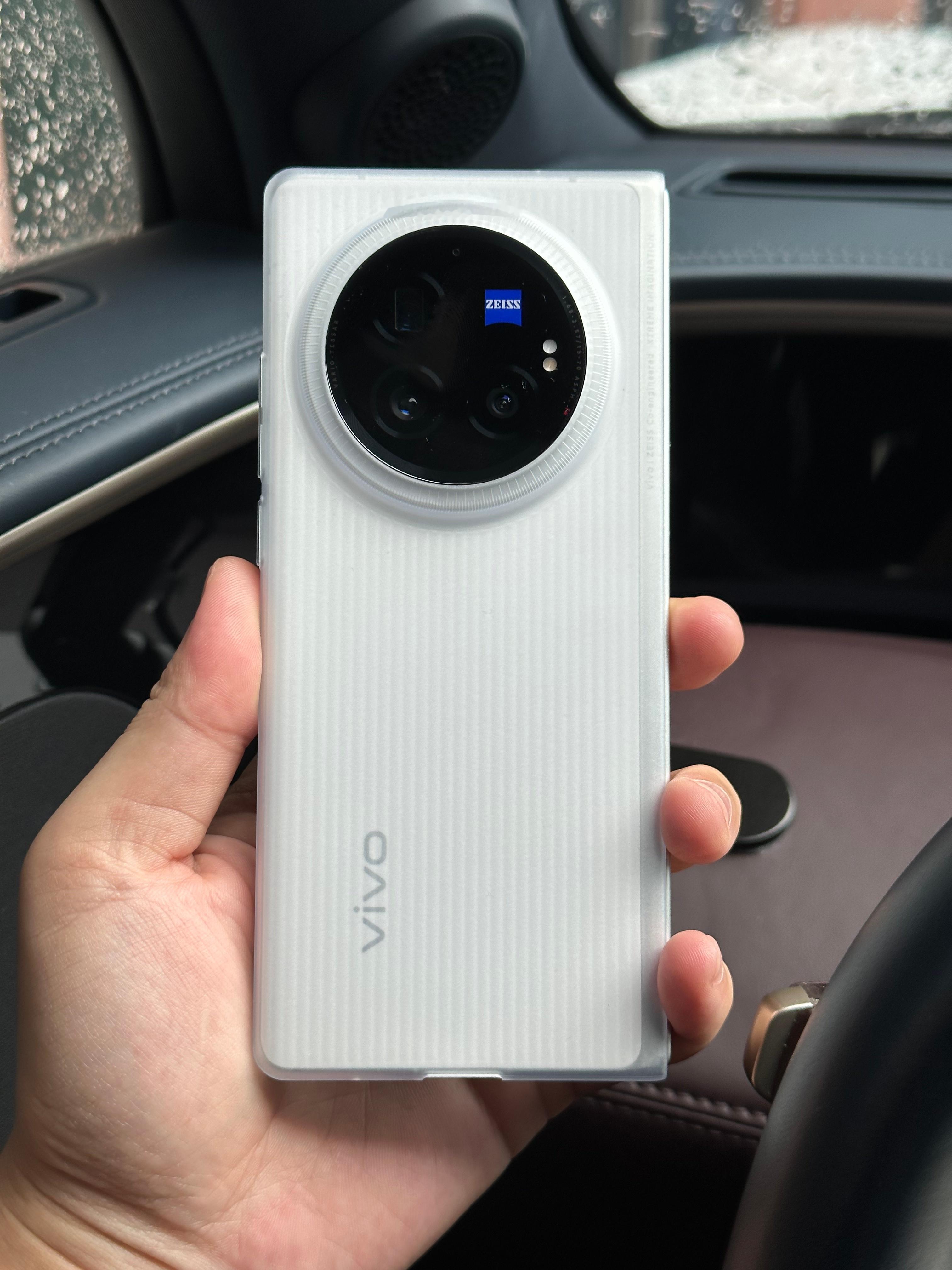 折叠屏也有轻薄壳[嘻嘻] vivo X Fold3 Pro 渐隐，整体不到 15