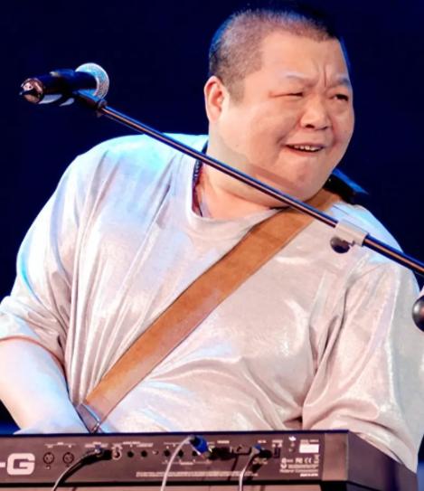据传，54岁的臧天朔，在死前半载，把2000万的家底和所有值钱的手表金链子，全砸