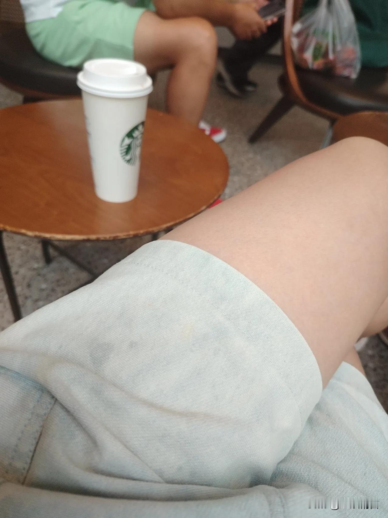 好几年没出来看电影了，今天不去环滇池，小聚，偷得浮生半日闲，久违的快乐回来了！
