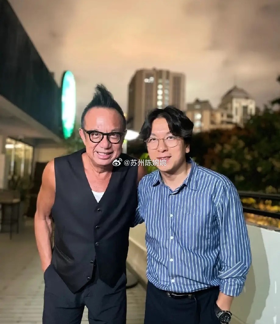 黄大炜走了他这一生遇到了三个贵人第一个是张学良，作为他的大外公，张学良从小教他，