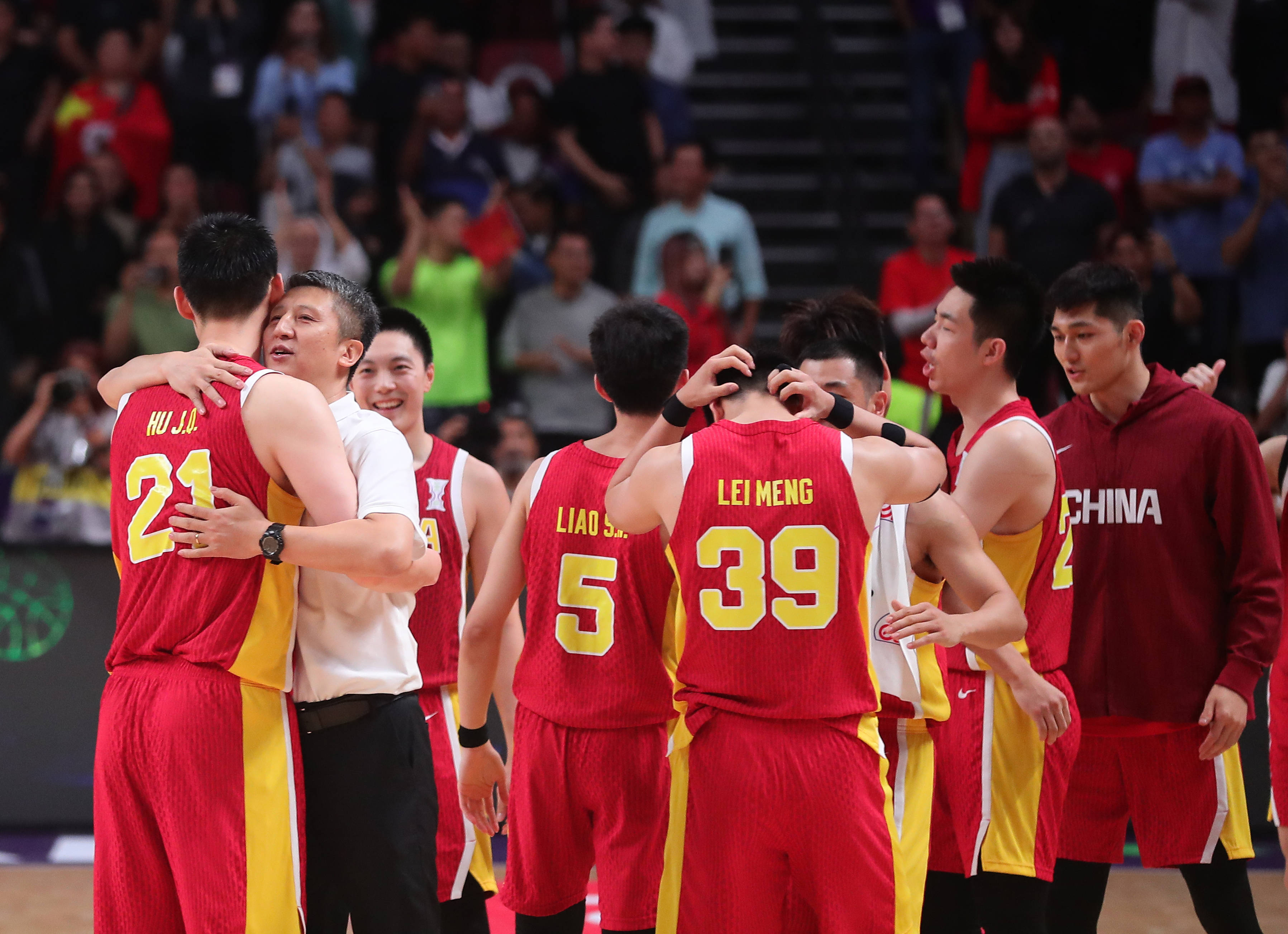 中国男篮半场领先36分 在中国男篮和菲律宾男篮的这场比赛中 中国队时隔3年再次遇