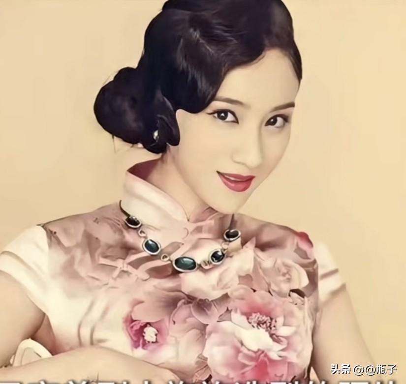 她叫陈俊，是她无意间救了隐匿于地下十几年的陈婷和几个孩子。2011年，何俊在剧组