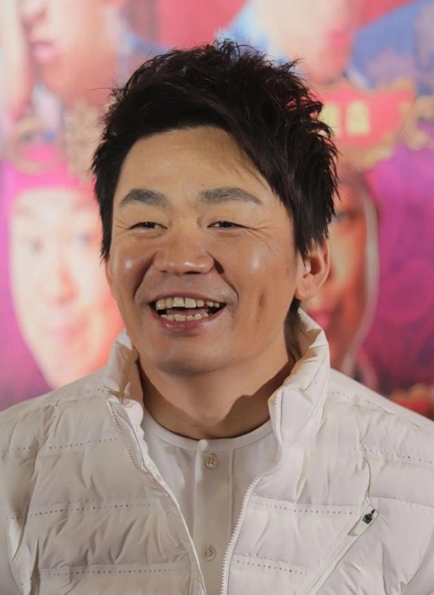 2023年，宋喆坐了6年牢出来了，本想继续做经纪人，可他名声太臭，娱乐圈里没人肯