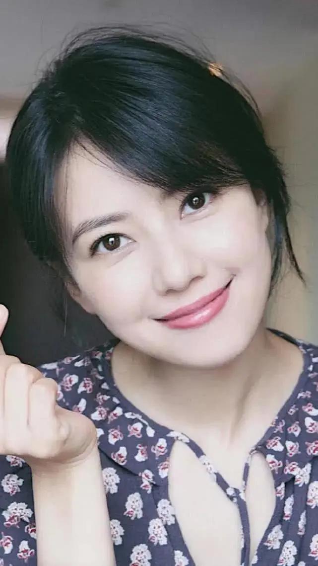 高圆圆13跨度，2013年正是
《咱们结婚吧》爆火，那时候她34岁，是国民女神巅