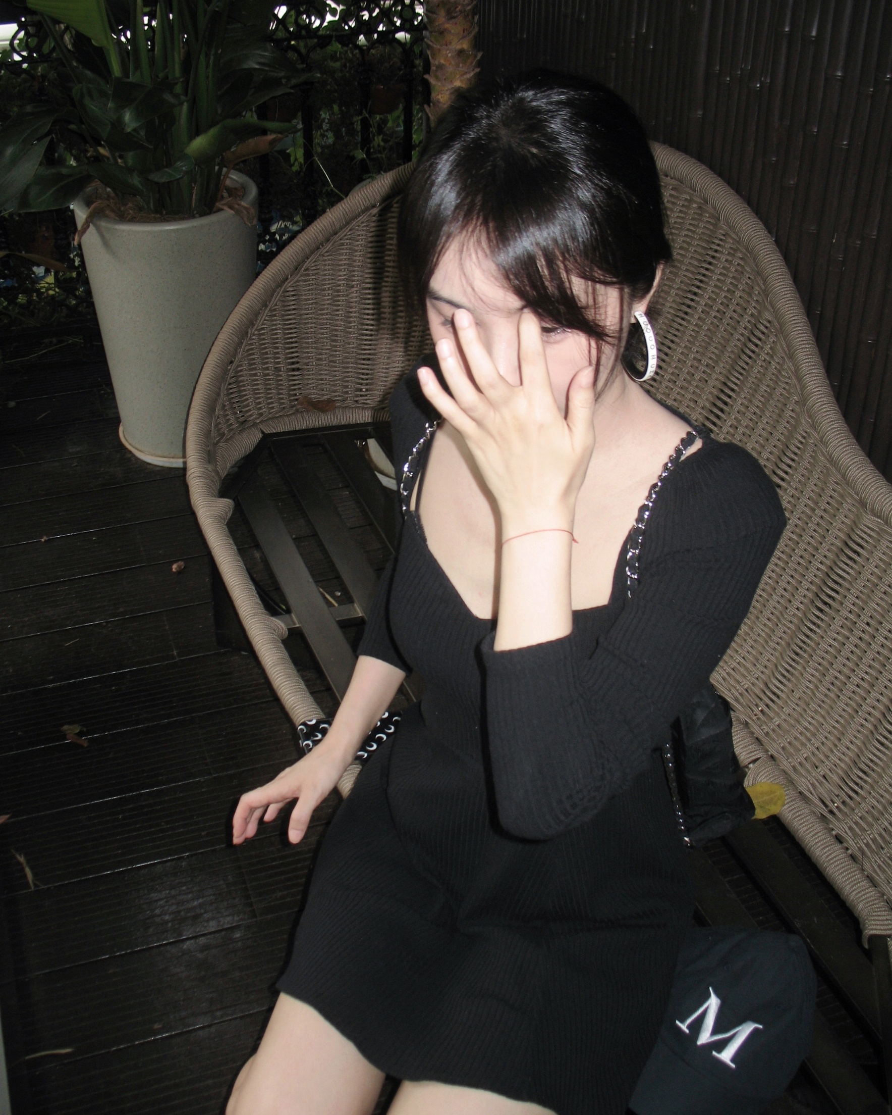 【李菲儿】👠：黑色人字拖 ​​​