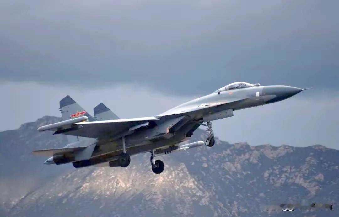 1. 全球首次！中国歼-11配置机载激光武器：全球首次，歼-11配置机载激光武器