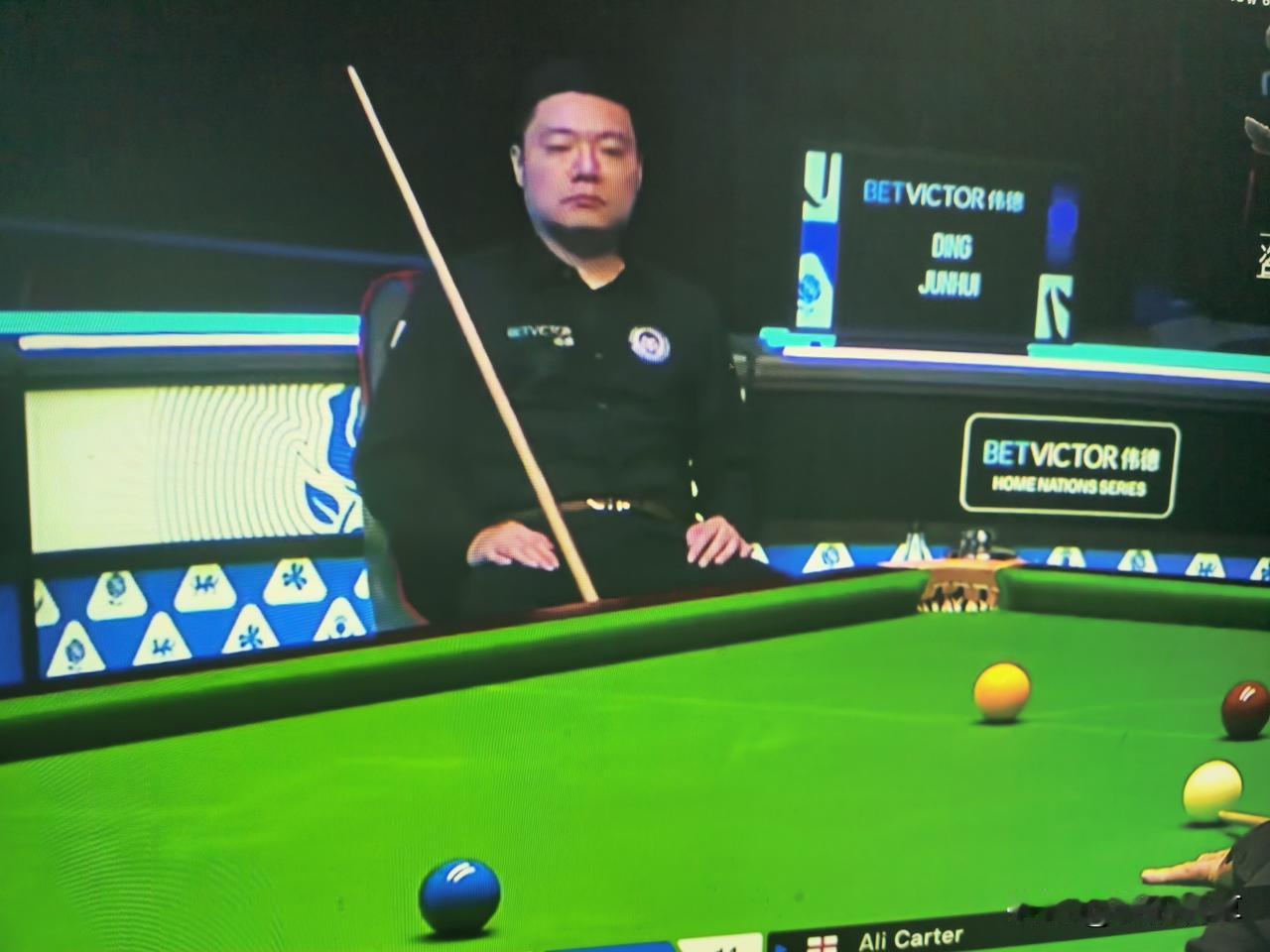 丁主任2：6卡特，无缘决赛。
卡特越打越勇，几乎无敌，五连鞭赢下比赛，丁俊晖遗憾