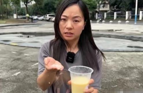 “简直丧尽天良！6月16日曝光，四川一女子带娃吃火锅，点的“鲜榨玉米汁”孩子猛喝