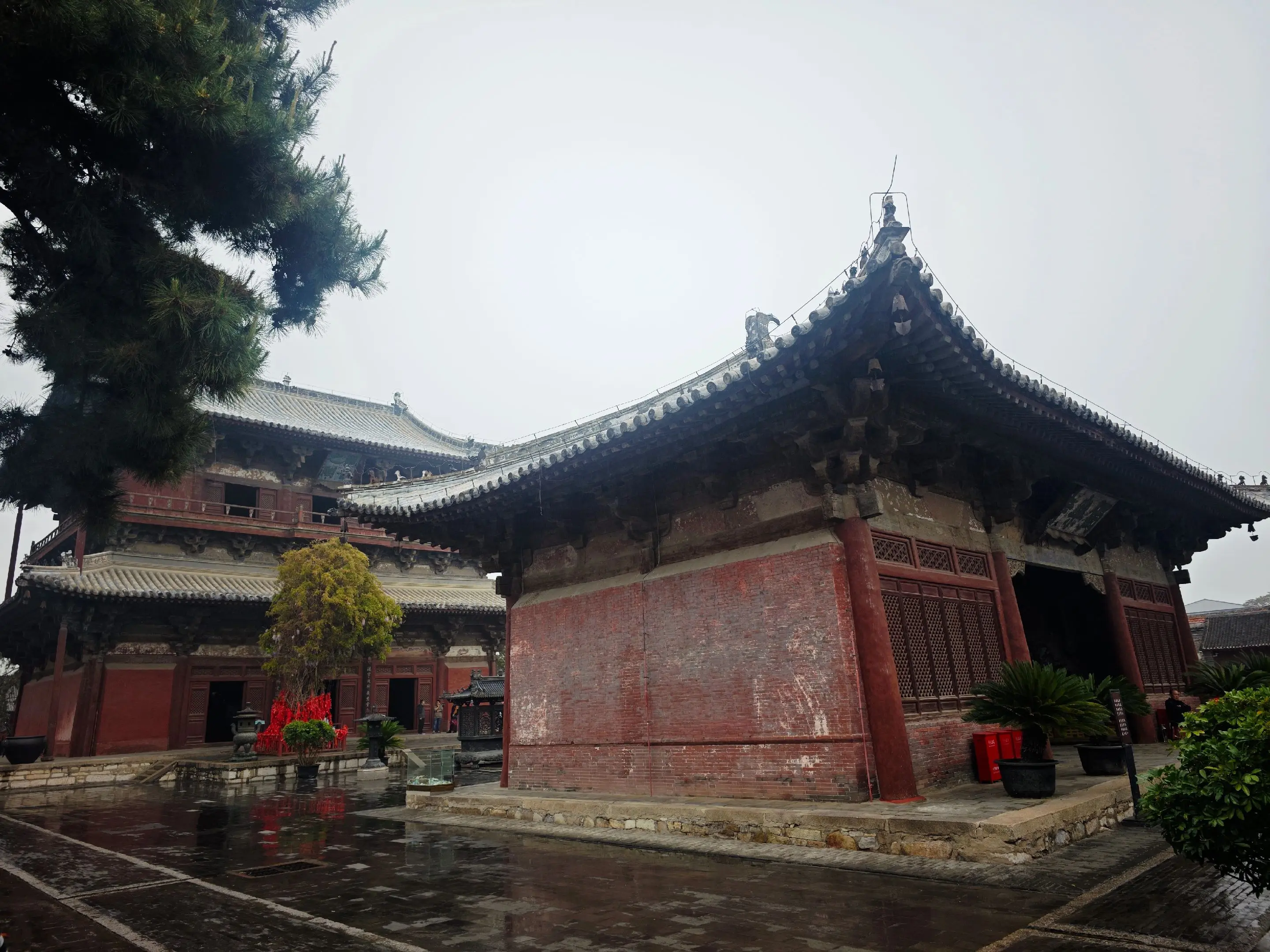 八大辽构之独乐寺。两座辽构都在，隋代始建，辽代984年重建。山门为我国...