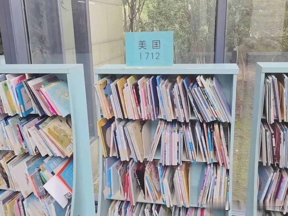 图书馆的一幕！
美帝国主义文化侵入太厉害了[捂脸]

这可都是儿童图书馆！

中