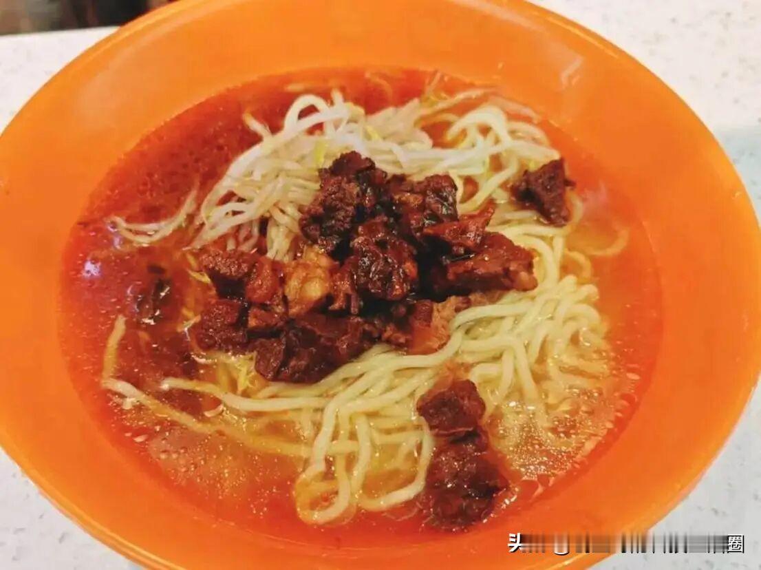 在大学食堂吃饭贵不贵？答案是：一点都不贵！越是好的大学，食堂的饭菜的价格越便宜。