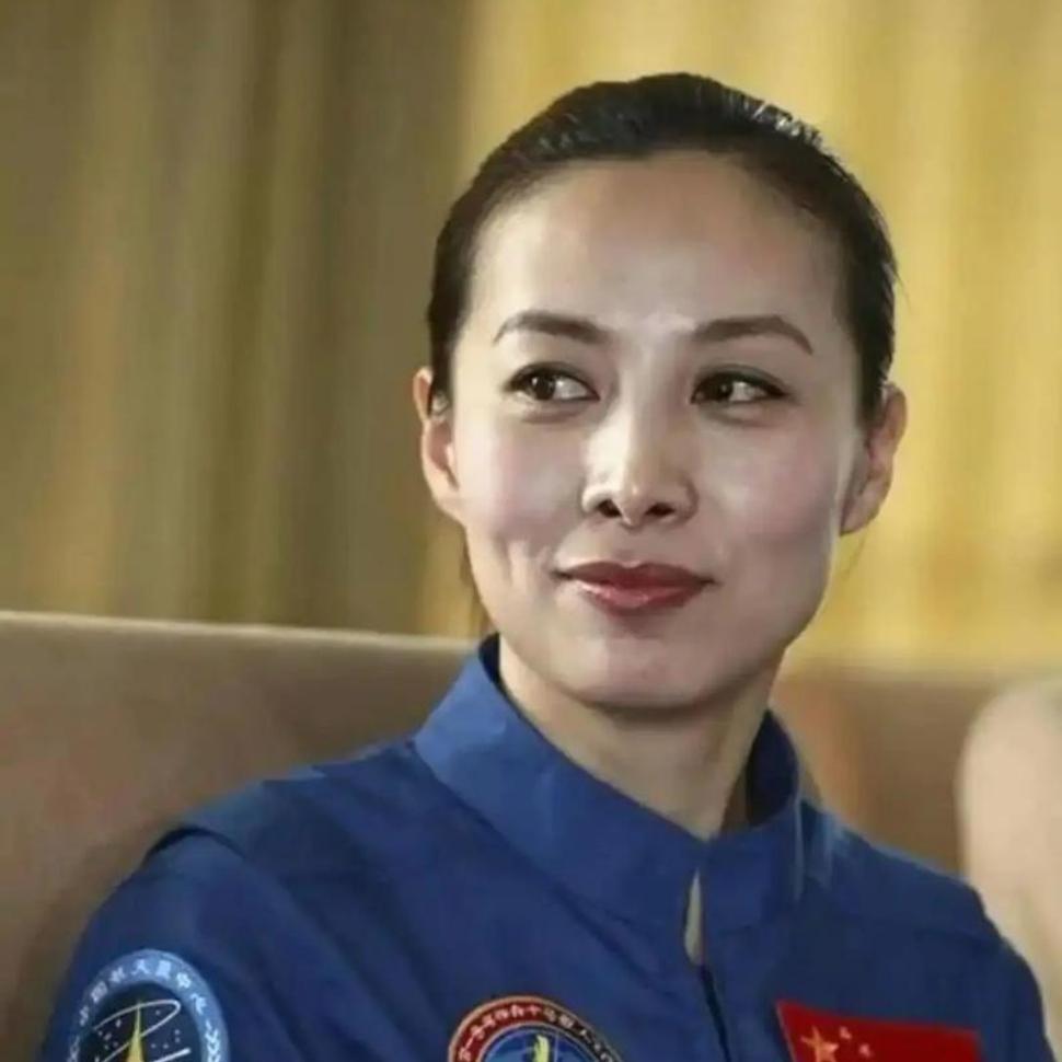 你去太空摘星，我在家中守灯，这才是顶级婚姻

王亚平夫妻，把婚姻过成了所有人羡慕