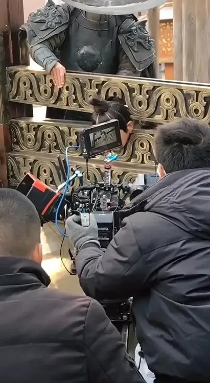 剧组的朋友说拍这种斩首的戏，一天五千米很多人都不愿意拍，说不吉利。