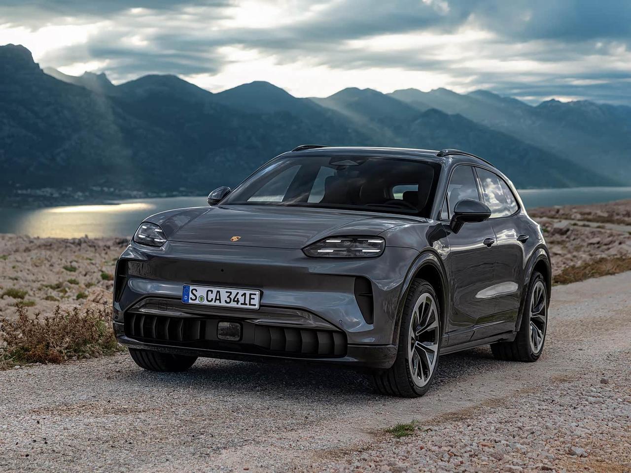 保时捷纯电卡宴将于北京车展亮相，标配800V平台、前后双电机四驱和108度电池组