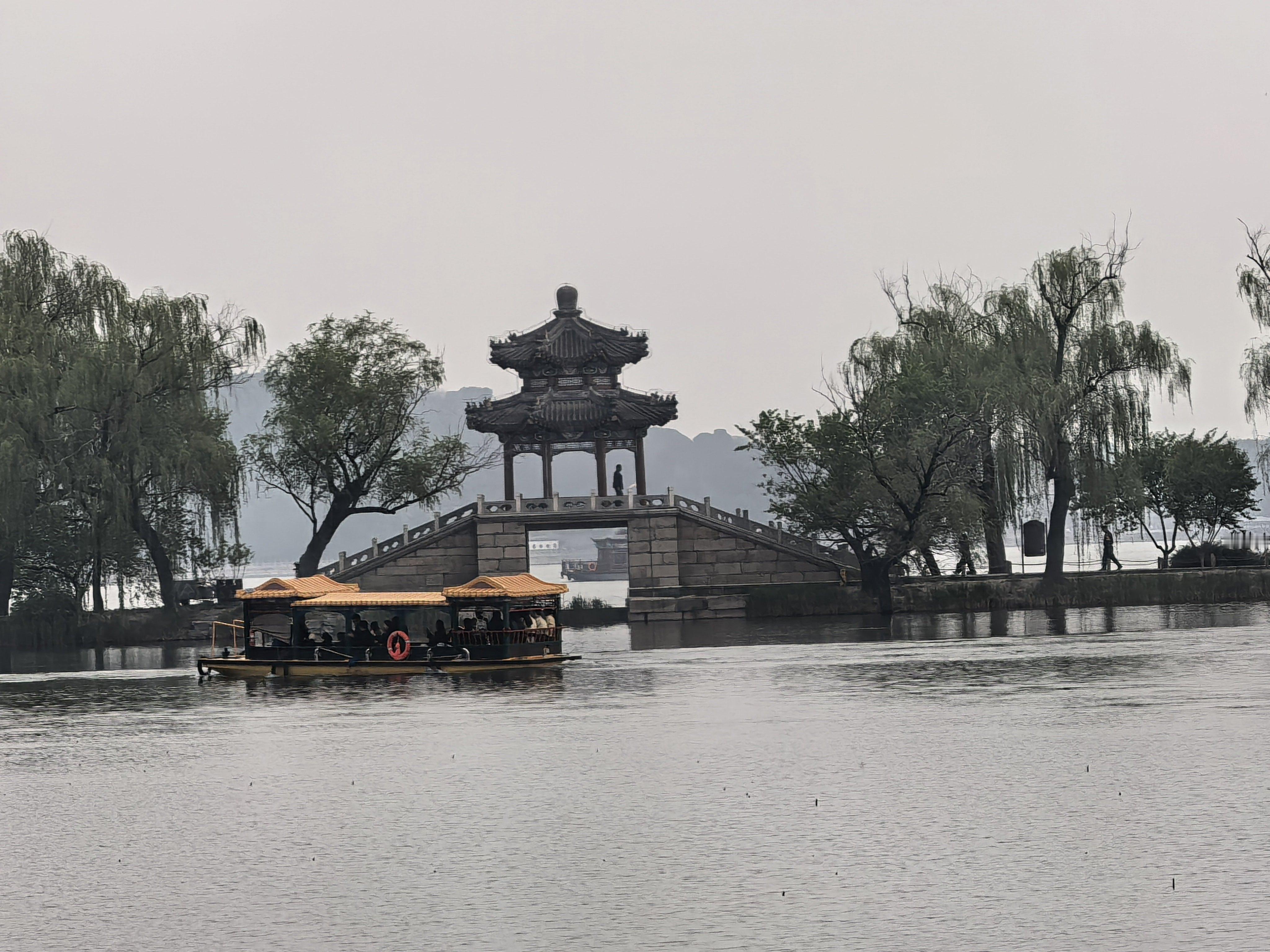 S-今天这行情，手里个股要是没有个三五个点，都不好意思。 
