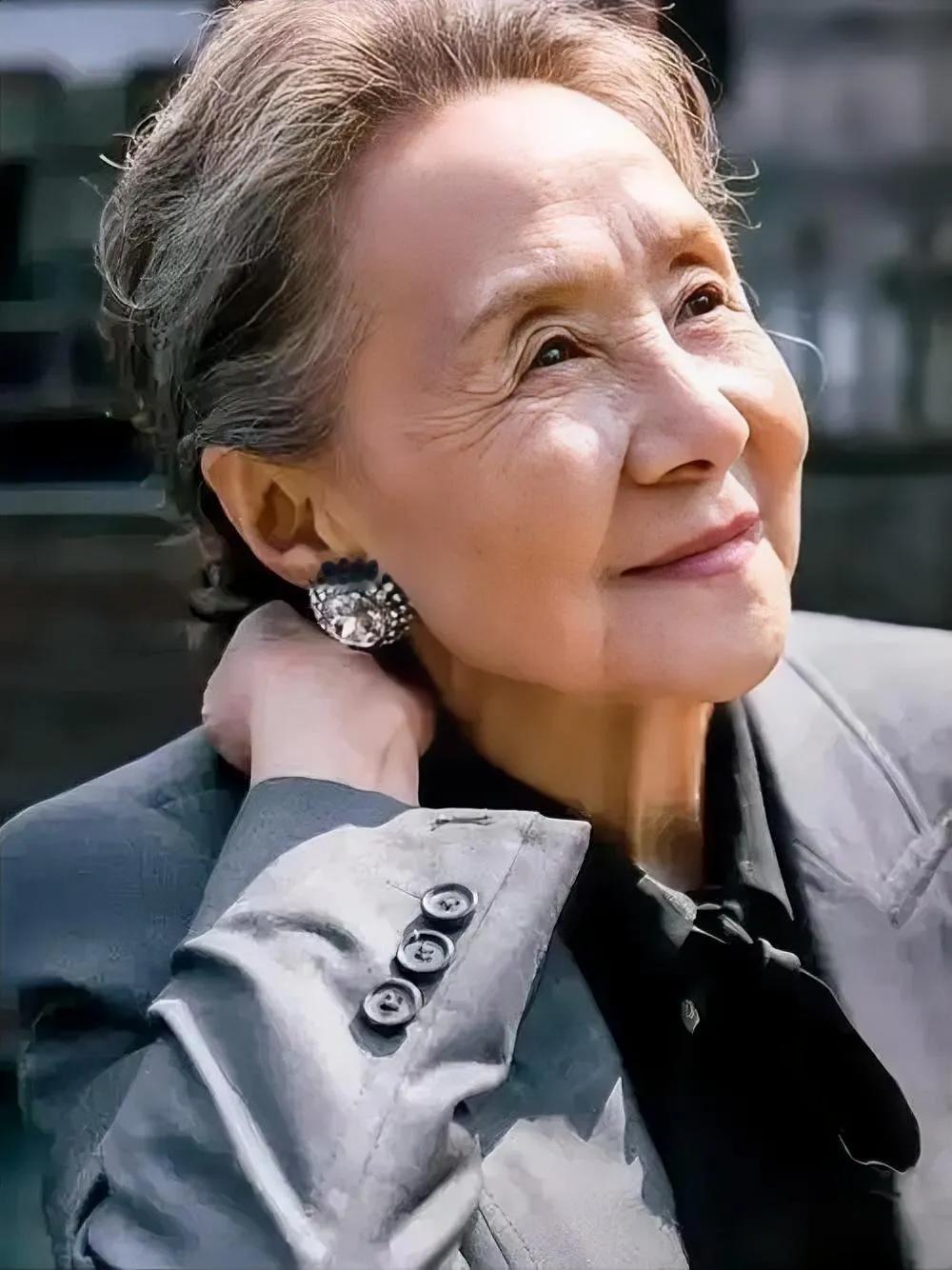 人到中年才懂，最好的人情世故，从来都不是圆滑
 
活了大半辈子才慢慢明白，真正的