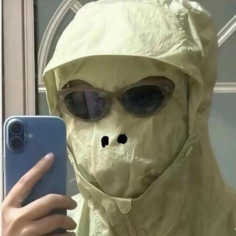 现在街头穿搭太统一了，越看越纳闷
 
真搞不懂现在大街上老老少少全是同款包裹严实
