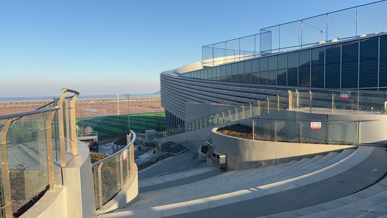 那些网上说的 AI 量化炒股软件，付费的靠不靠谱？

多数网上付费AI量化炒股软