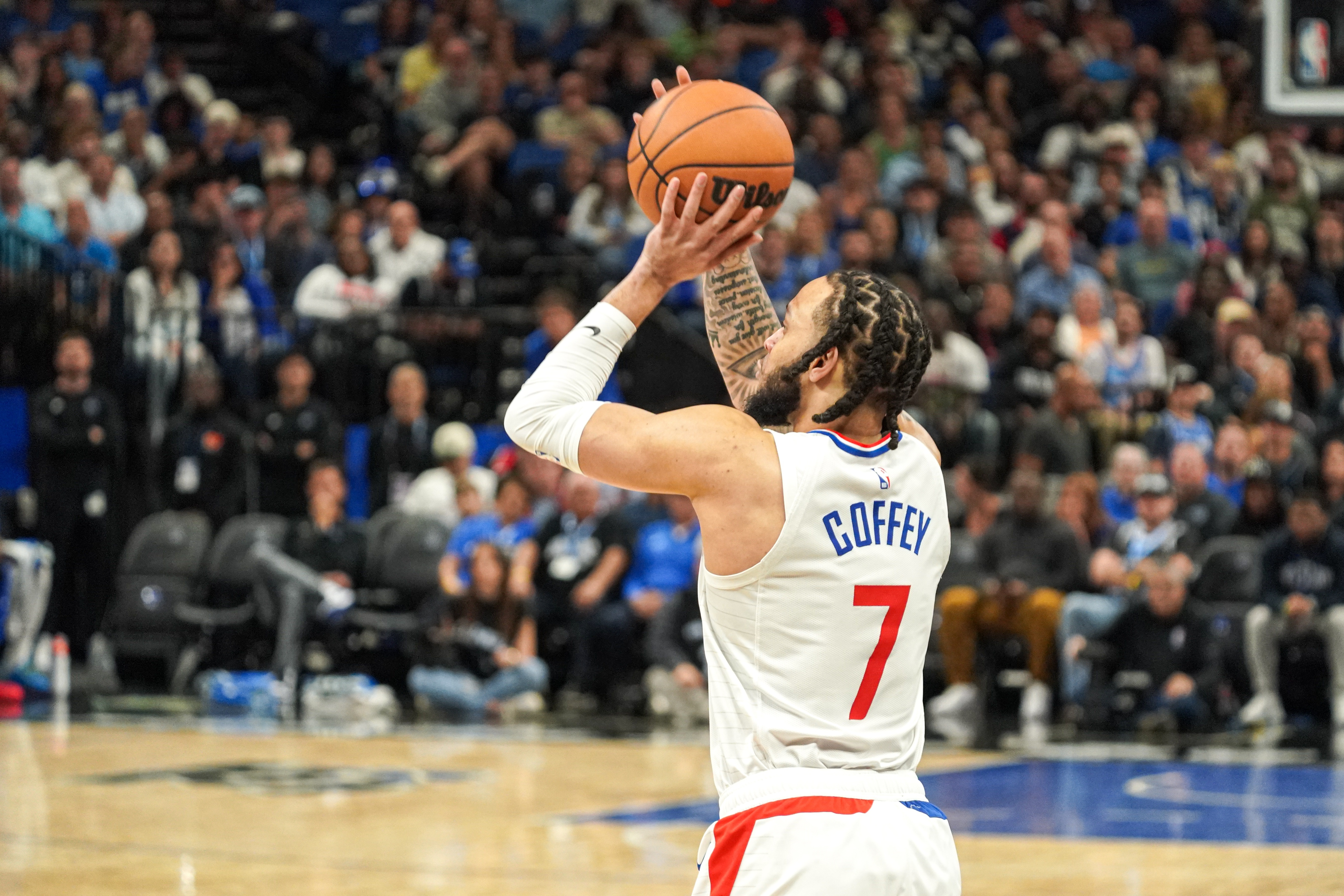 上将科菲一年合同加盟雄鹿了…科菲在NBA的前六个赛季均效力于快船，在2024-2