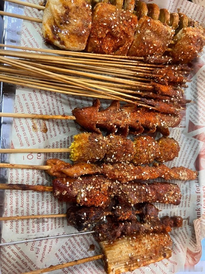 #丁程鑫晒烧烤##丁程鑫晒青岛烤串#青岛烤串，因丁程鑫的分享而更加令人难忘。让我