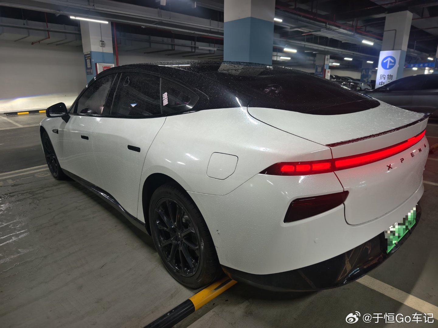 收了台邻居的21年上牌小鹏P7 480N，选了丹拿座舱和轮毂，落地27万多，原车