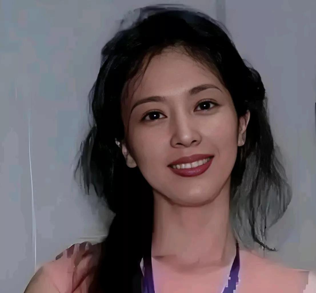 刘亦菲果然没有说谎，
是个诚实的姑娘，
她曾在一档节目中透露:
在他们家里，
她