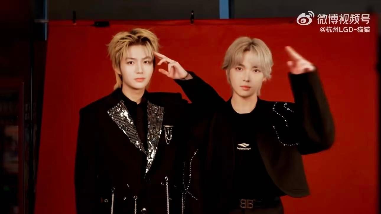 九尾和猫猫这波联动太燃了！一起火力全开备战新赛季，期待他们在赛场上的精彩配合，直