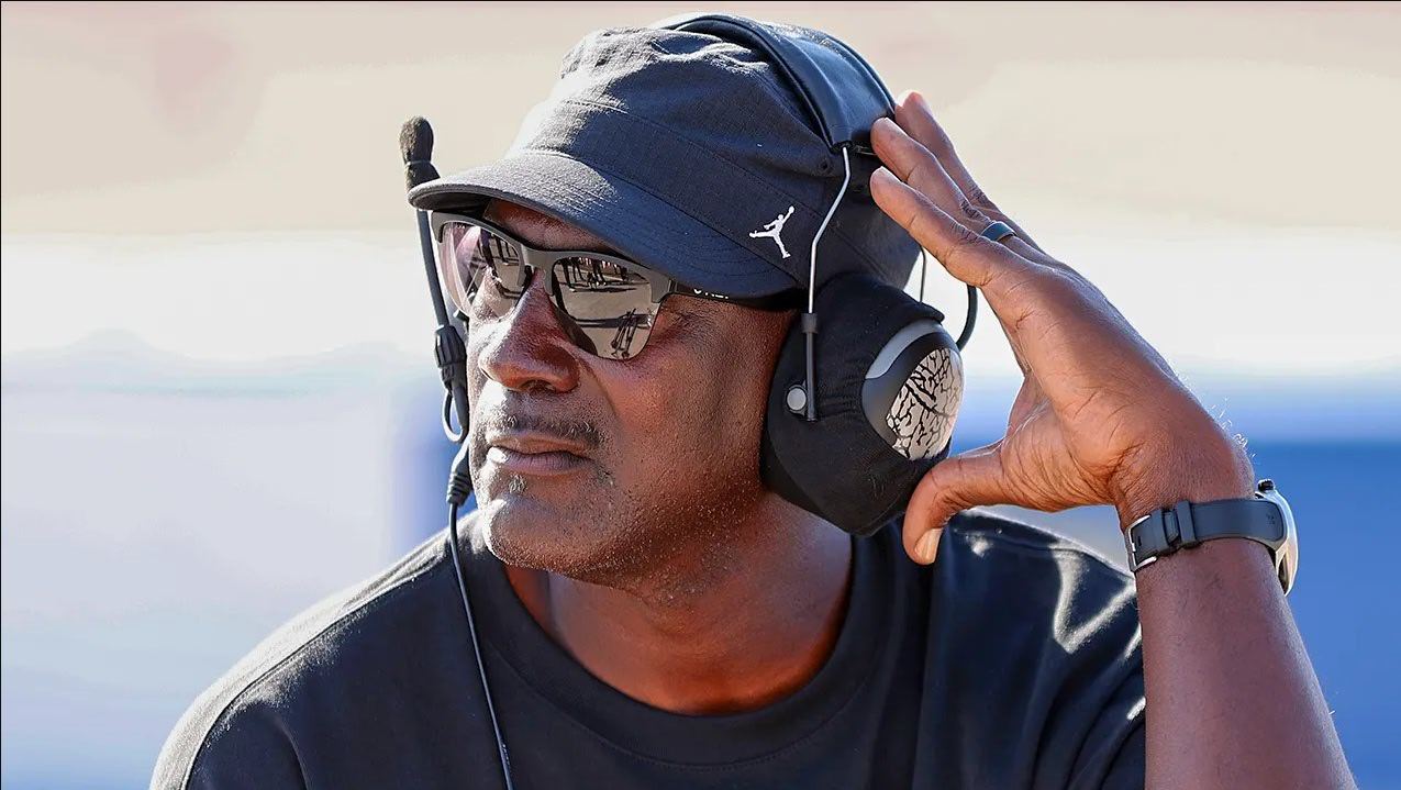 根据Sportico的统计，2025年，迈克尔·乔丹的收入超过了所有现役或退役运