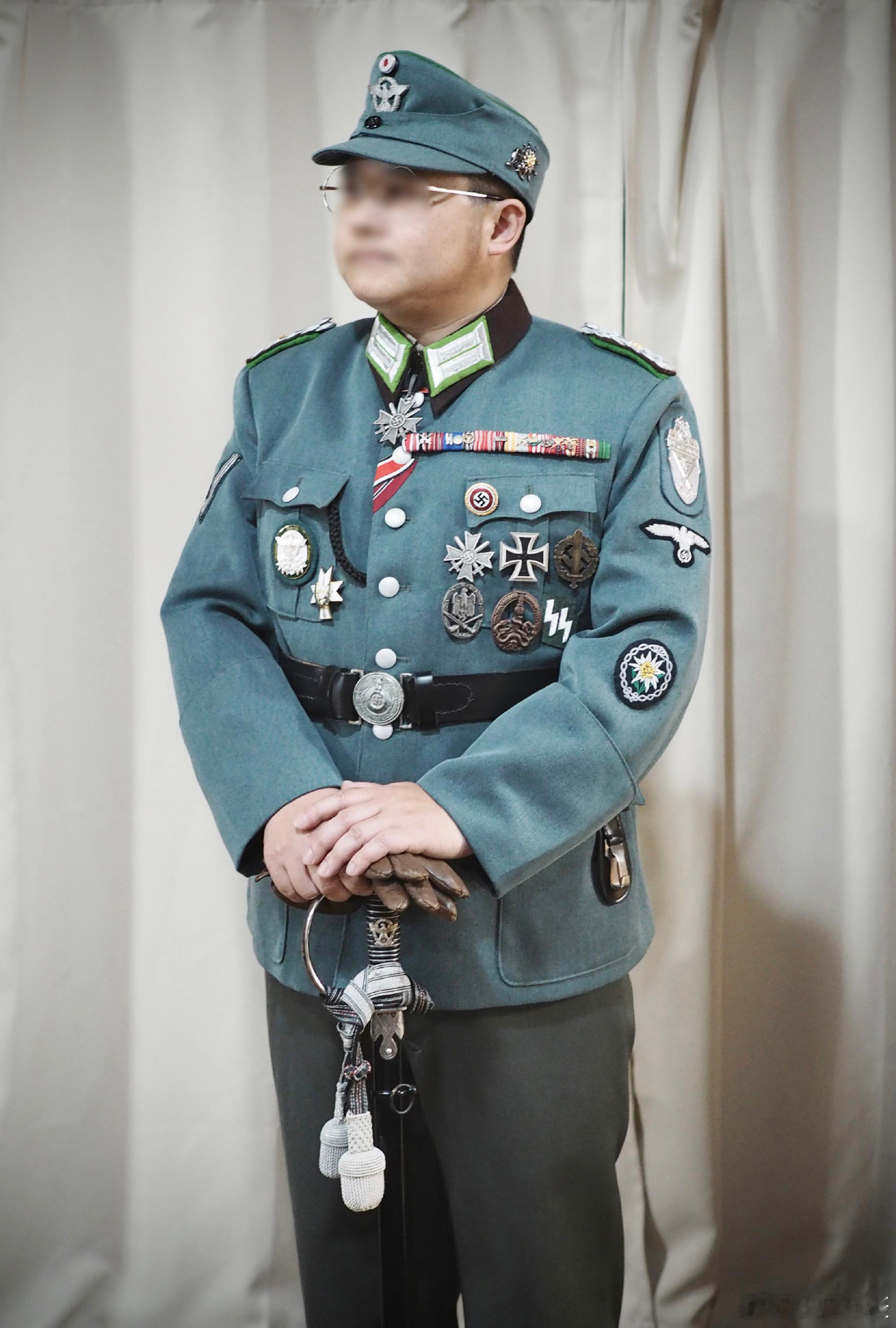 因有人cosplay 成山上彻也，一只日本右翼分子公然使用“支那”一词。我们再看