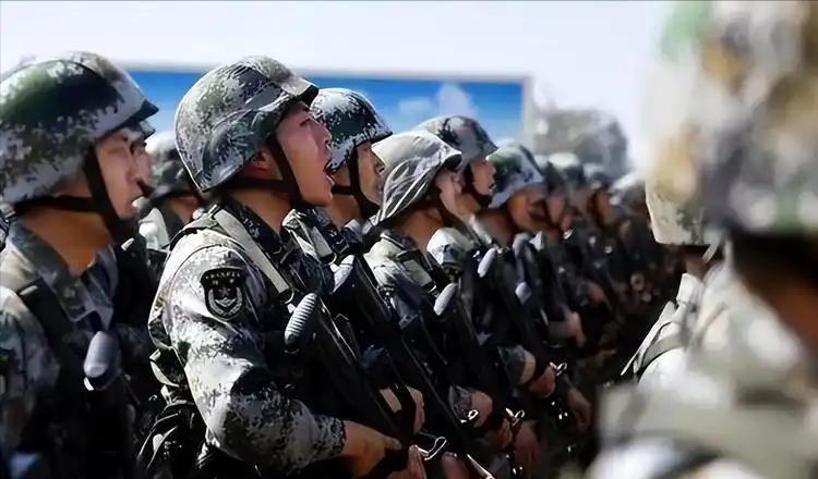 工业第一大国竟被无数小国轮番挑衅，这世所罕见的荒诞背后，究竟藏着怎样的国际博弈真