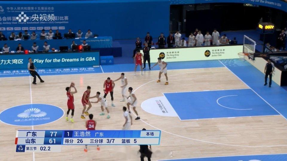 王浩然命中三分，广东队三节打完优势来到了16分，这口不顺的气终于顺过去了，但是还