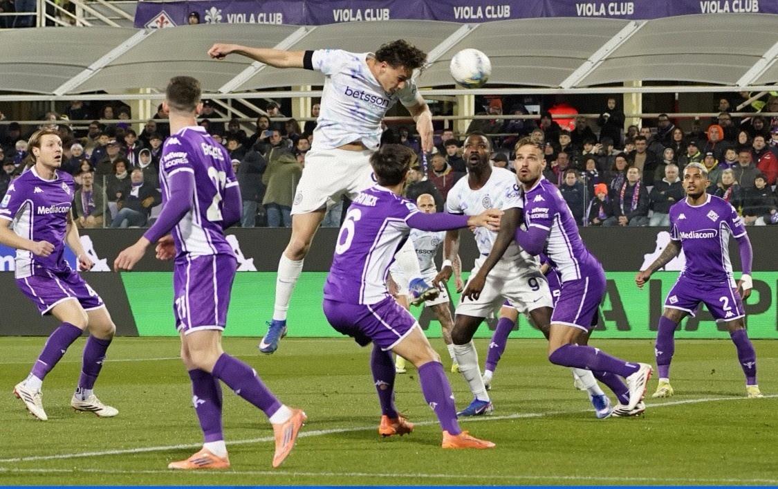 国米是真给机会啊！本来已经没有悬念的意甲冠军之争，现在又给了米兰机会！国米本轮1