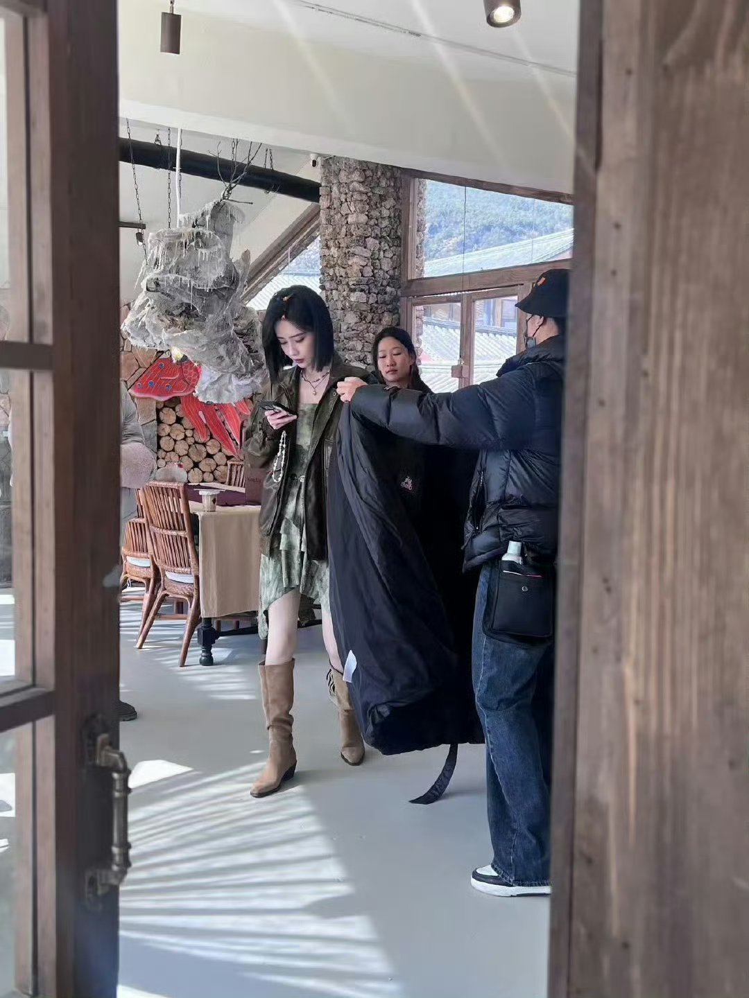 孟子义丽江被偶遇  路人视角孟子义   路人视角孟子义，和昨天的营业照对上啦！姐