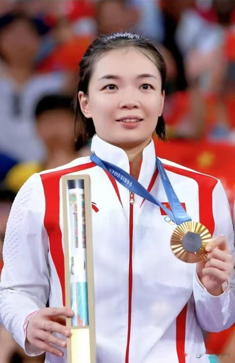 现年28岁的奥运冠军，广东兴宁人陈清晨，不久前宣布退役，现在已获评为国家级教练，