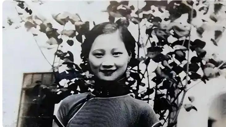 1992年，一生生性风流，飞扬跋扈的孔令侃在纽约公寓里离世，去世前身边竟空无一人