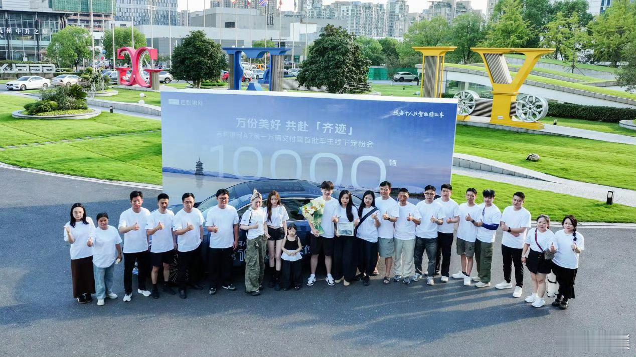 上市还不到半个月，吉利银河A7交付就破万了。首发搭载雷神AI电混2.0、千里浩瀚