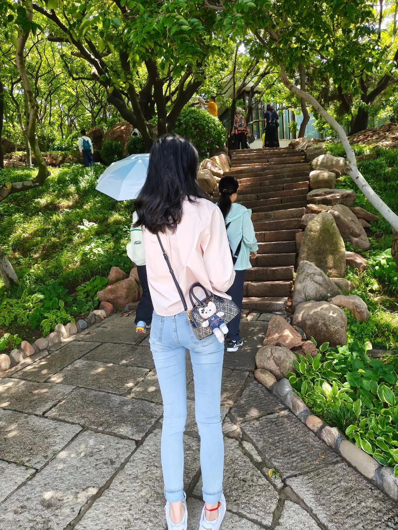 牛仔裤真的不配吗? 碎花裙 polo衫